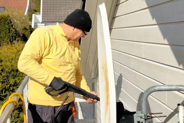 Fasadevask og maling av hus i Ålgård