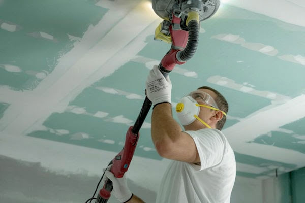 Sliping av gipsvegger før maling